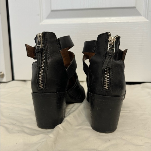 Little Burgundy Black Leather Cut Out Ankle Strap Sandals - Picture 4 of 4